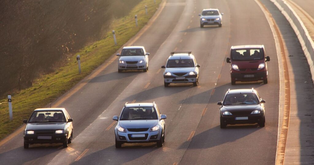 Transporte para empleados en Querétaro: cuándo contratar rutas programadas
